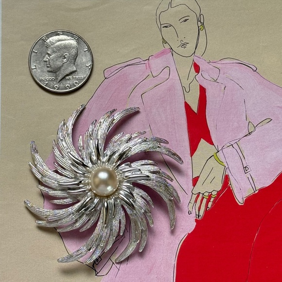 VINTAGE SARAH COVENTRY Brooch Floral Silver SWIRL Pearl Statement - Picture 2 of 8